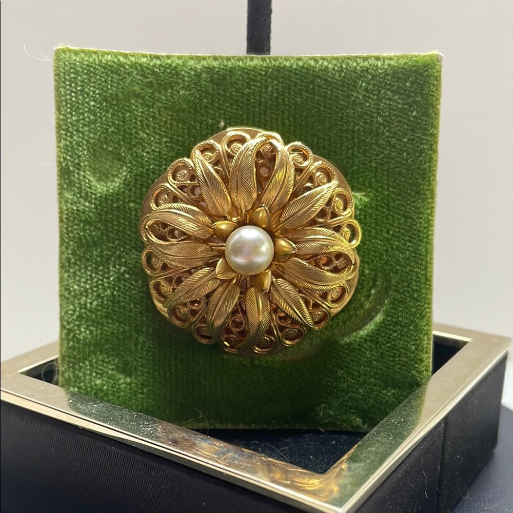 Elegant Gold Scarf Clip with Faux Pearl Accent